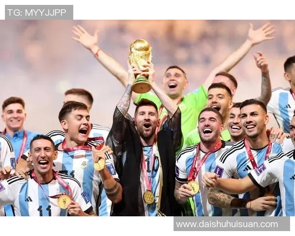 意大利上一场参与世界杯的首发11人：6人已退役，2人无球队